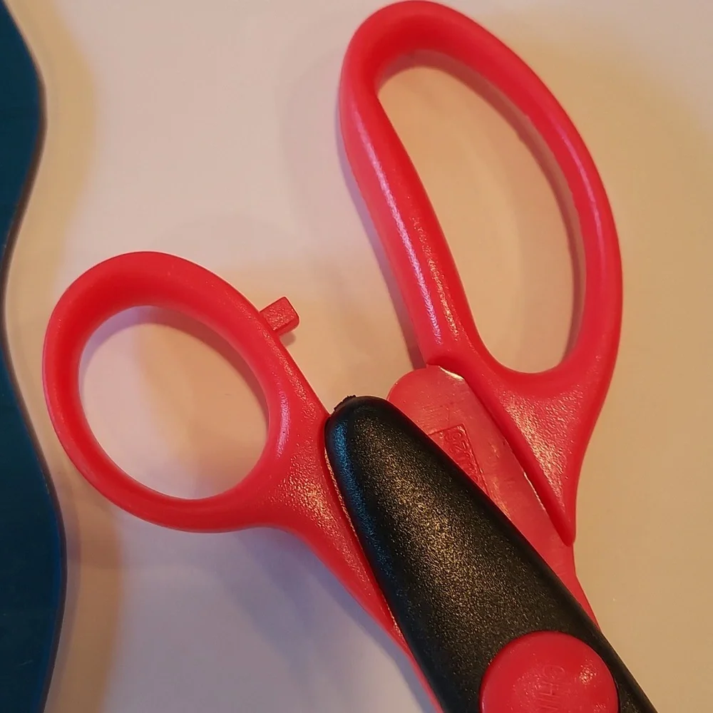 Fiskars Stencil And Pinking Sheers Bundle